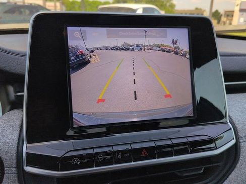 Used 2025 Jeep Compass Latitude AWD/4WD image 22