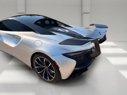 Used 2023 McLaren Artura RWD image 8
