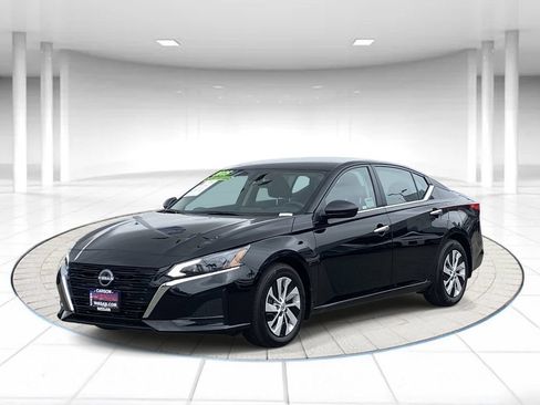 Certified 2025 Nissan Altima 2.5 S FWD image 1