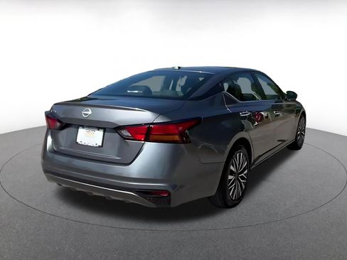 Used 2025 Nissan Altima 2.5 SV image 14