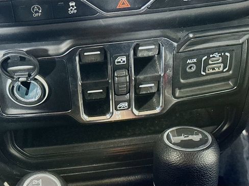 Used 2022 Jeep Wrangler Unlimited Sahara w/ LED Lighting Group AWD/4WD image 30