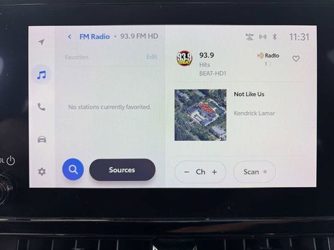 Used 2023 Toyota Corolla LE image 12