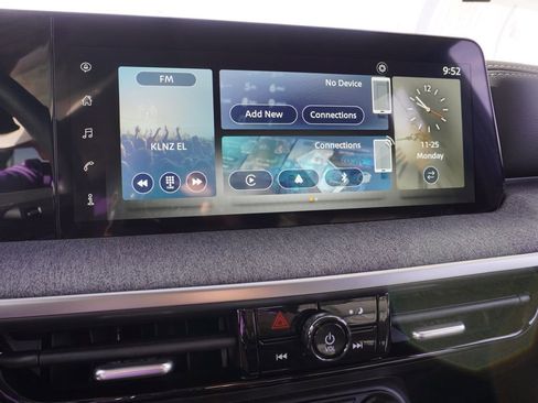 Certified 2025 Nissan Kicks SV image 19