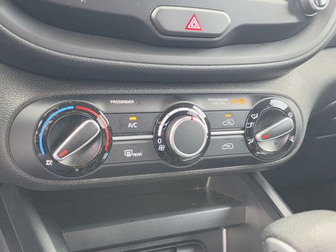 Used 2024 Kia Soul LX w/ Option Group 015 FWD image 25