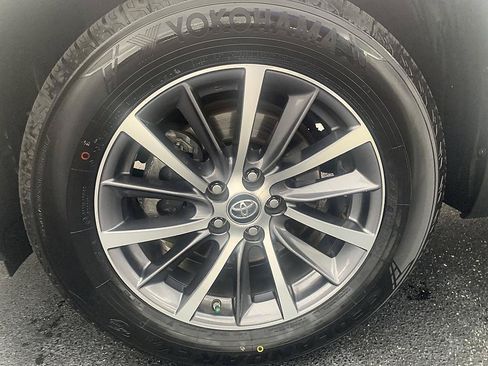 Used 2019 Toyota Highlander XLE FWD image 27