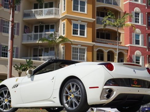 Used 2014 Ferrari California RWD image 37