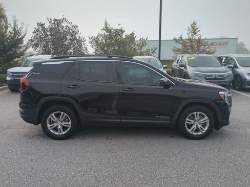 Used 2023 GMC Terrain SLE w/ Driver Convenience Package FWD image 2