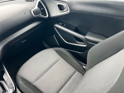 Used 2023 Kia Soul LX FWD image 15