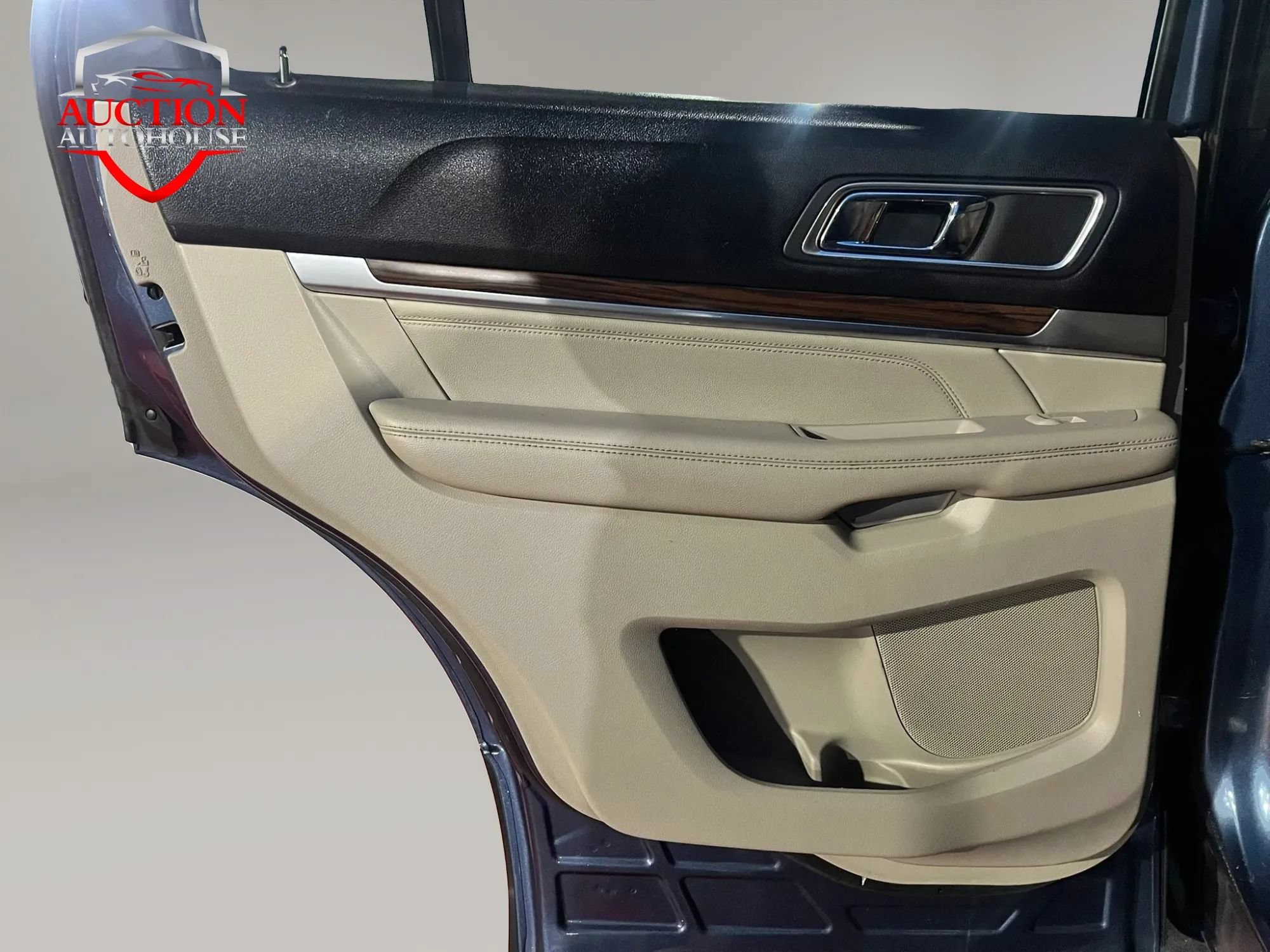 Used 2018 Ford Explorer Limited w/ Equipment Group 301A AWD/4WD image 18