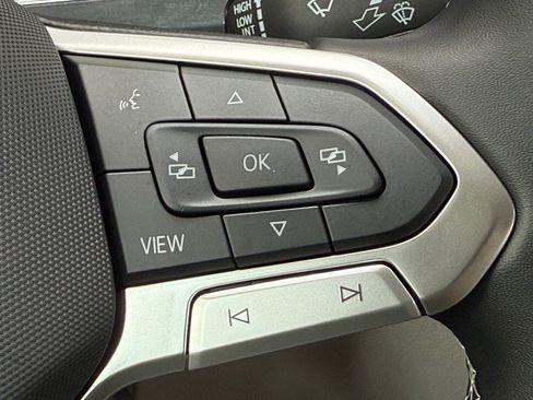 Used 2022 Volkswagen Tiguan SE image 16