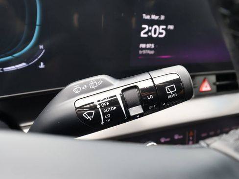 Used 2025 Kia Sportage EX w/ Premium Package image 17