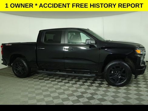 Used 2023 Chevrolet Silverado 1500 Custom w/ 2.7L Blackout Package AWD/4WD image 2