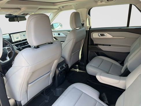 Used 2025 Ford Explorer Active w/ Active Comfort Package AWD/4WD image 15