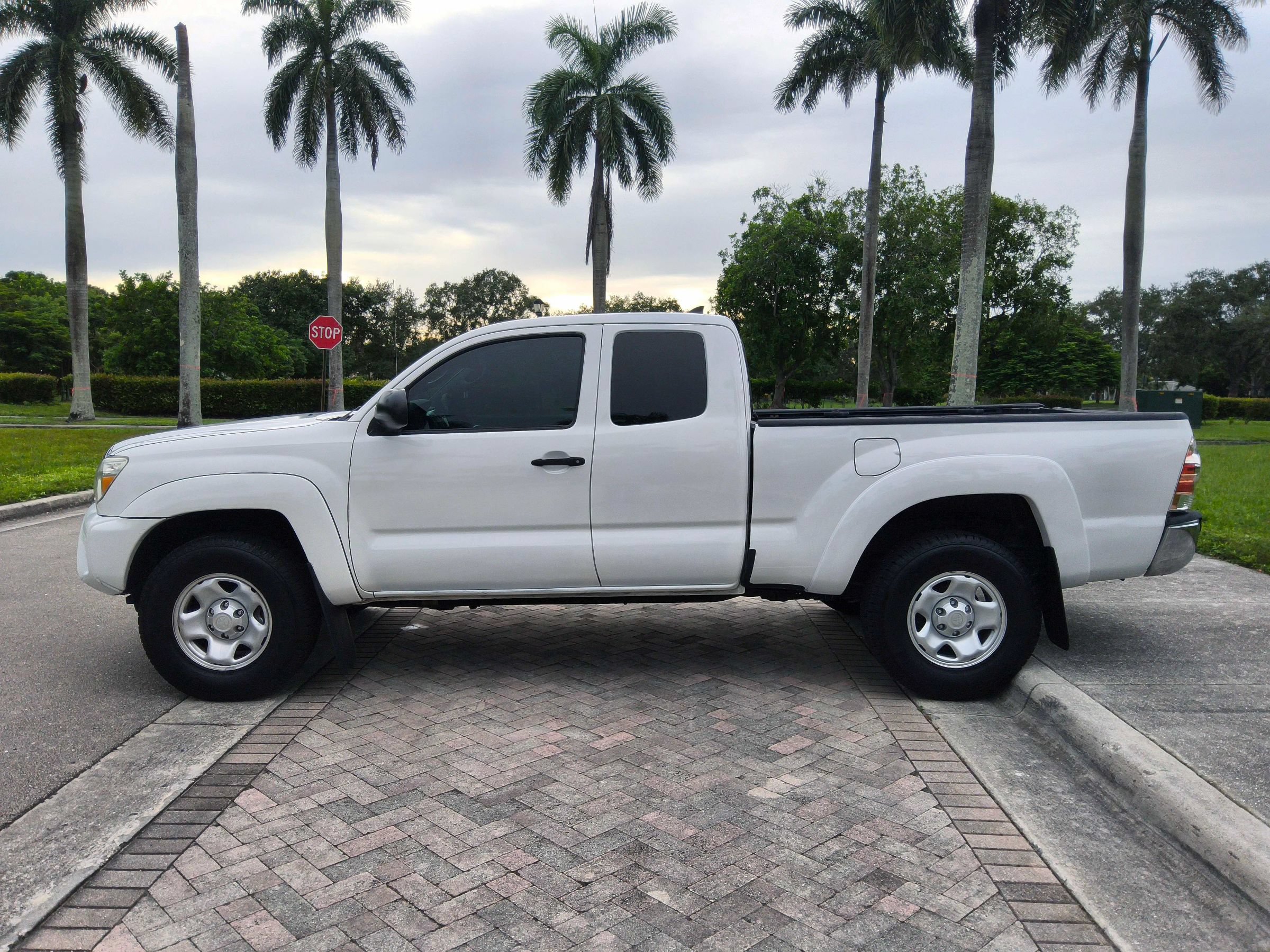 Used 2014 Toyota Tacoma PreRunner w/ SR5 Package RWD image 16