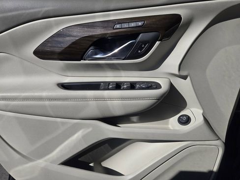 Used 2019 GMC Terrain Denali w/ Advanced Safety Package image 17