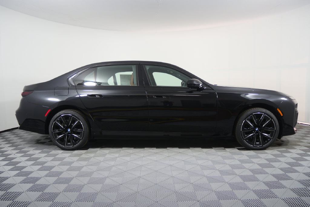 Certified 2026 BMW i7 xDrive60 w/ Executive Package AWD/4WD image 6