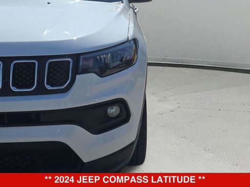 Used 2024 Jeep Compass Latitude AWD/4WD image 10