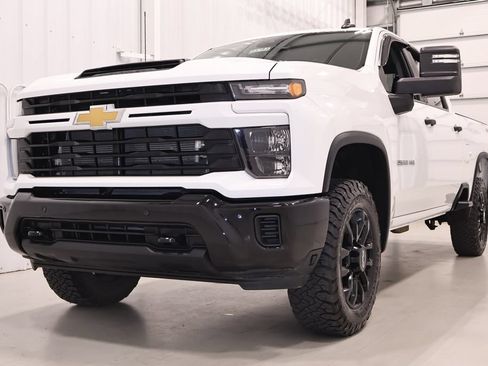 Used 2025 Chevrolet Silverado 2500 Custom w/ Custom Value Package AWD/4WD image 5