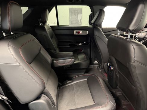Used 2024 Ford Explorer ST-Line w/ Class IV Trailer Tow Package AWD/4WD image 24