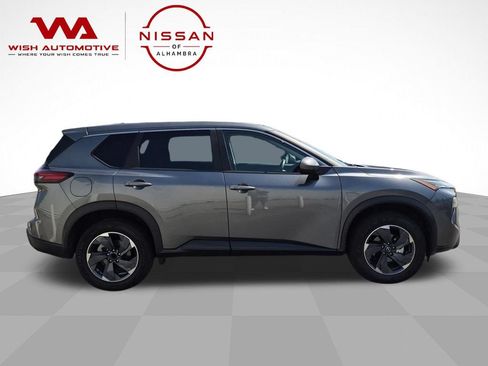 Certified 2024 Nissan Rogue SV FWD image 4