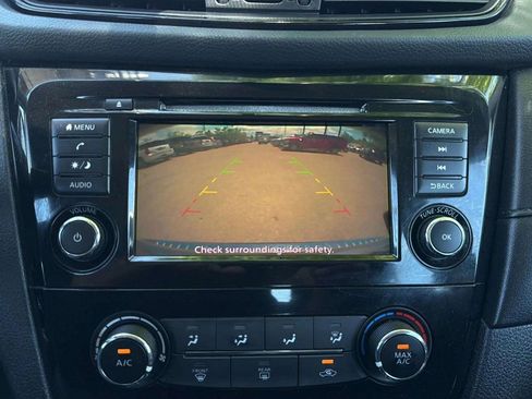 Used 2018 Nissan Rogue S FWD image 12