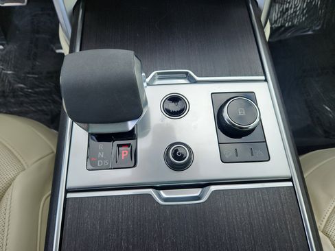 Used 2023 Land Rover Range Rover Long Wheelbase SE image 16