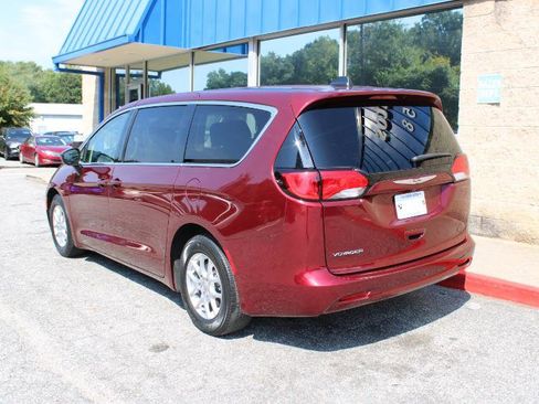 Used 2021 Chrysler Voyager LX image 4