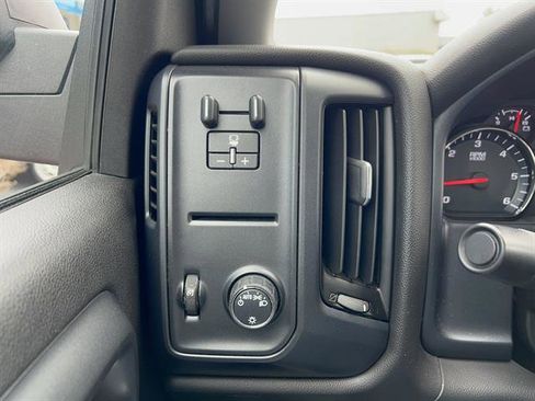 Used 2018 Chevrolet Silverado 1500 Custom w/ Custom Value Package image 20