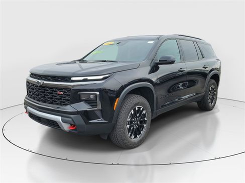 Used 2025 Chevrolet Traverse Z71 w/ Driver Confidence Package image 2