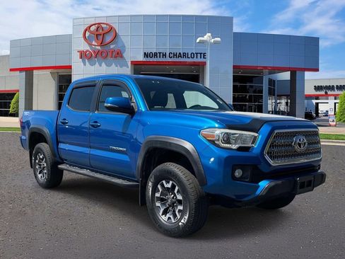 Used 2017 Toyota Tacoma TRD Off-Road AWD/4WD image 1
