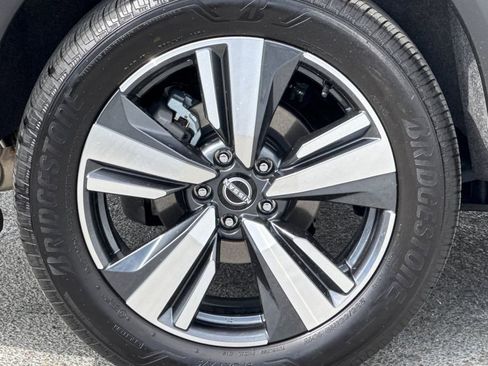 Used 2025 Nissan Rogue SL image 25