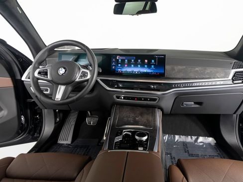 Used 2026 BMW X7 xDrive40i w/ M Sport Package AWD/4WD image 32