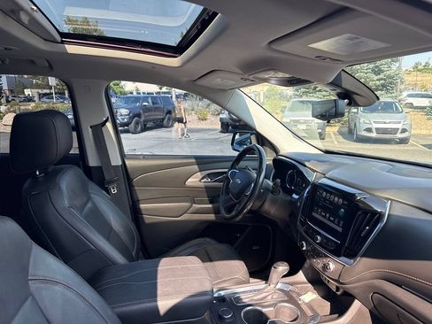 Used 2019 Chevrolet Traverse LT w/ LT Premium Package FWD image 18