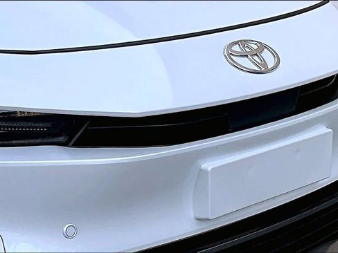 Used 2025 Toyota Prius XLE FWD image 29