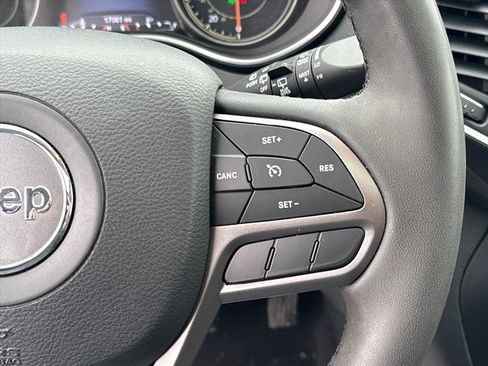 Used 2022 Jeep Cherokee Latitude Lux w/ Sun & Sound Group AWD/4WD image 13