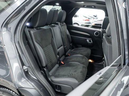 Used 2023 Land Rover Discovery S R-Dynamic image 13