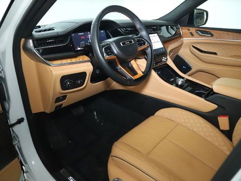 Used 2024 Jeep Grand Cherokee Summit AWD/4WD image 18