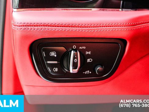 Used 2023 Bentley Bentayga image 33