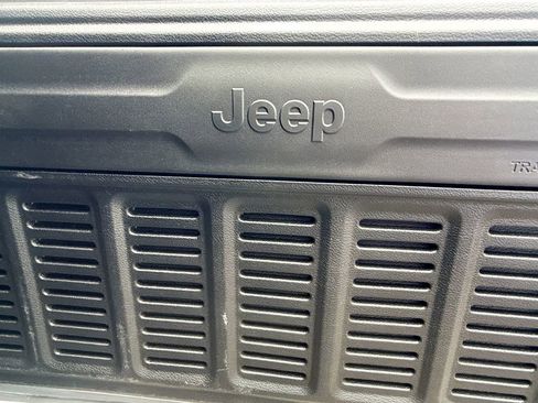 Used 2021 Jeep Wrangler Unlimited Rubicon w/ Cold Weather Group AWD/4WD image 30