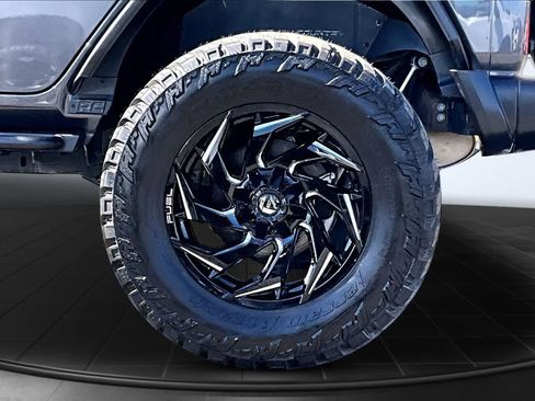 Used 2025 Jeep Wrangler Unlimited Rubicon AWD/4WD image 36