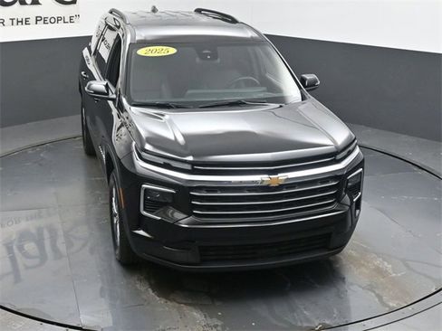 Used 2025 Chevrolet Traverse LT image 48