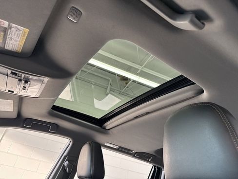 Used 2018 Toyota Highlander XLE image 18