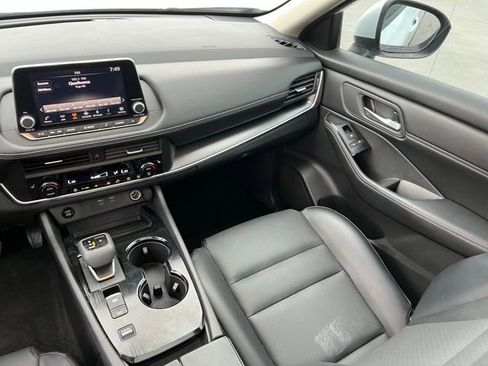 Used 2024 Nissan Rogue SV w/ SV Premium Package image 14