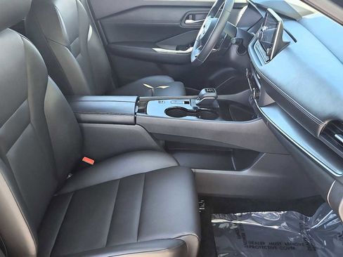 Used 2024 Nissan Rogue SV w/ SV Premium Package FWD image 17