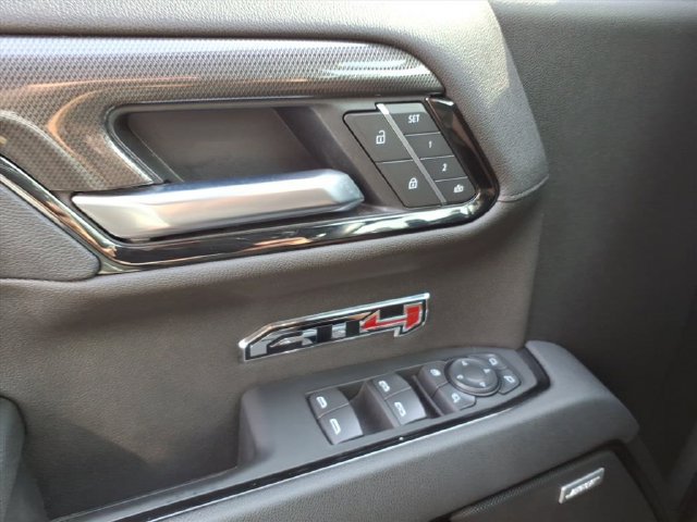 Used 2025 GMC Sierra 1500 AT4 w/ AT4 Premium Package AWD/4WD image 17