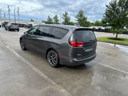 Certified 2020 Chrysler Pacifica Touring w/ S Appearance Package FWD image 13
