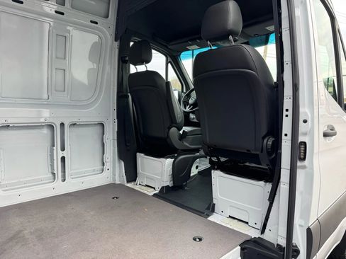 Used 2023 Mercedes-Benz Sprinter 2500 image 27