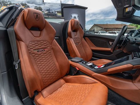 Used 2023 Lamborghini Huracan EVO AWD/4WD image 22