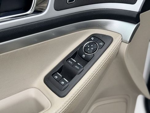 Used 2015 Ford Explorer XLT w/ Equipment Group 202A image 16