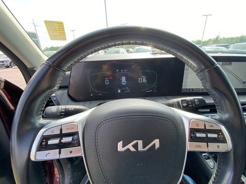 Used 2023 Kia Telluride EX w/ EX Captain's Chair Package FWD image 9